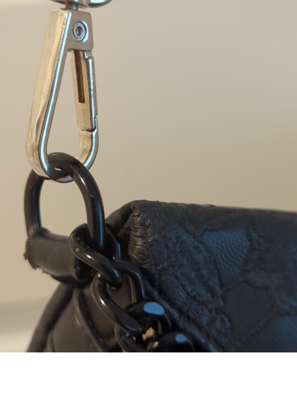 Floral Embossed leather Crossbody Bag - Picture 4 of 9